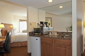 H I Express & Suites San Antonio Medical-Six Flags Экстерьер фото